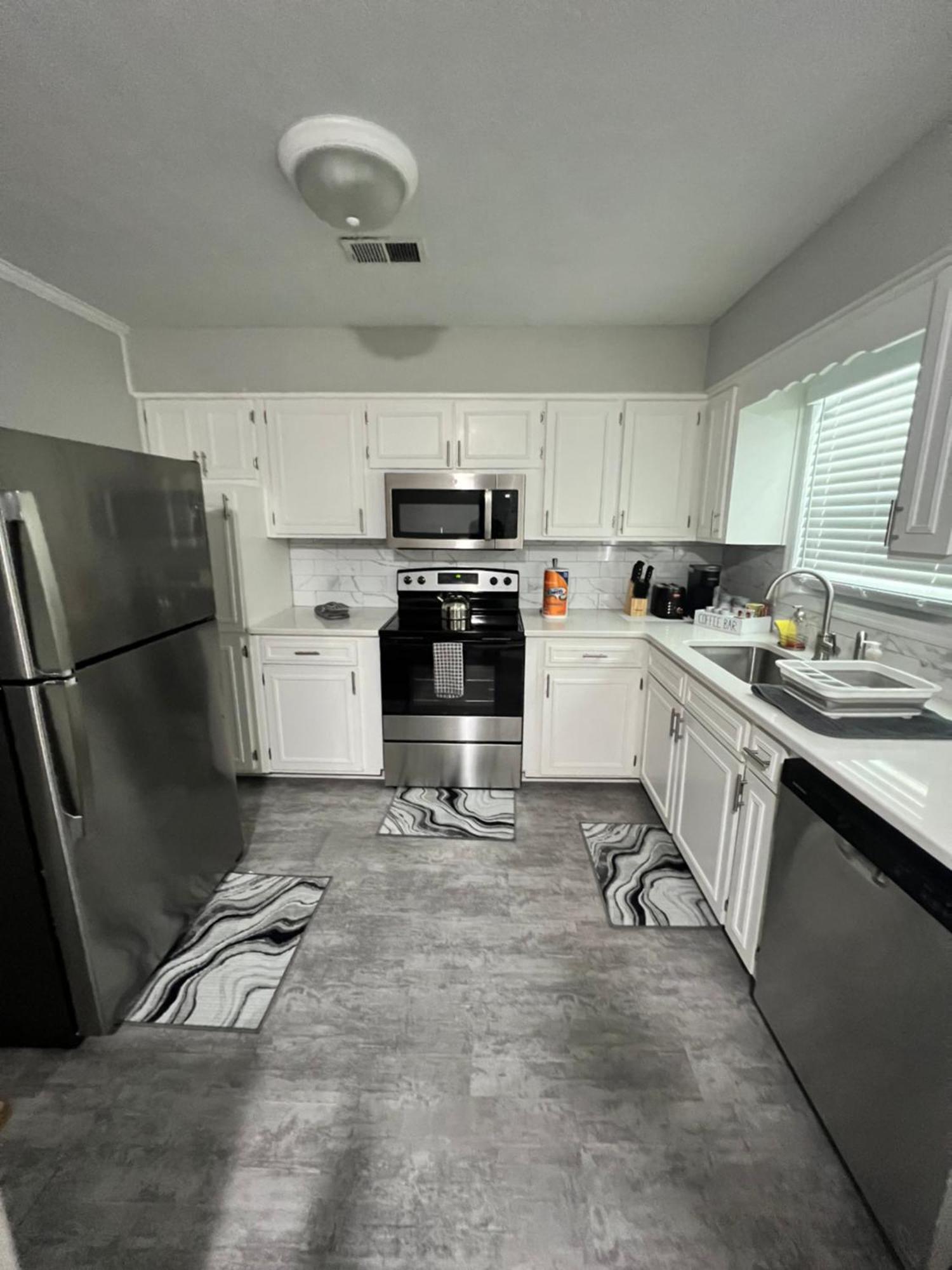 Cozy Brick Ranch Home Owned And Operated By An Army Soldier!! Columbus Exterior photo